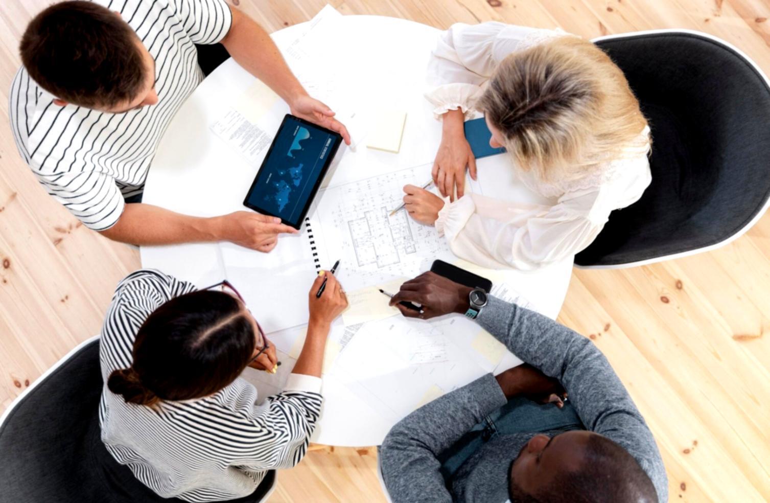 Outils de planification financière moderne sur bureau